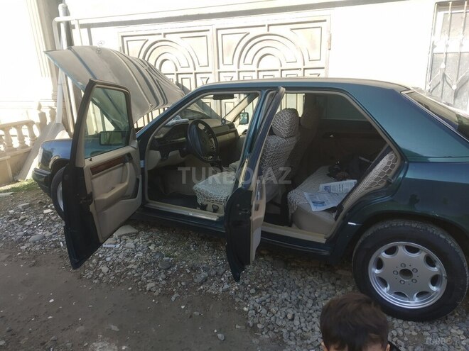 Mercedes E 220 1995, 436,000 km - 2.2 l - Xızı