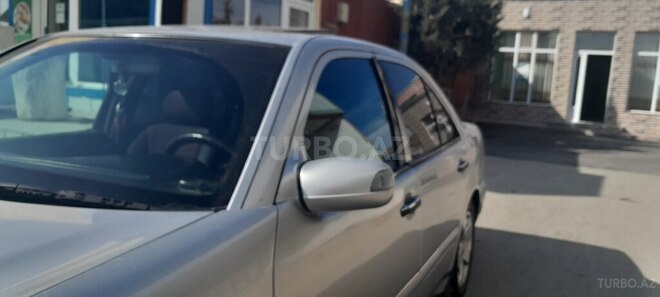 Mercedes E 240 1998, 558,596 km - 2.4 l - Bakı