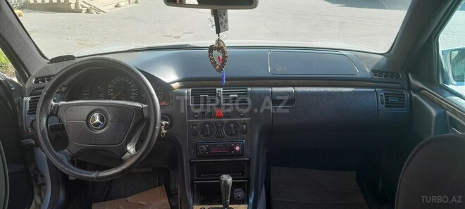 Mercedes E 240 1998, 558,596 km - 2.4 l - Bakı