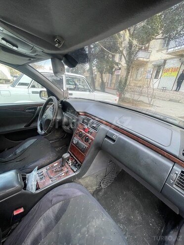 Mercedes E 220 2000, 406,666 km - 2.2 l - Gəncə