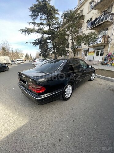 Mercedes E 220 2000, 406,666 km - 2.2 l - Gəncə