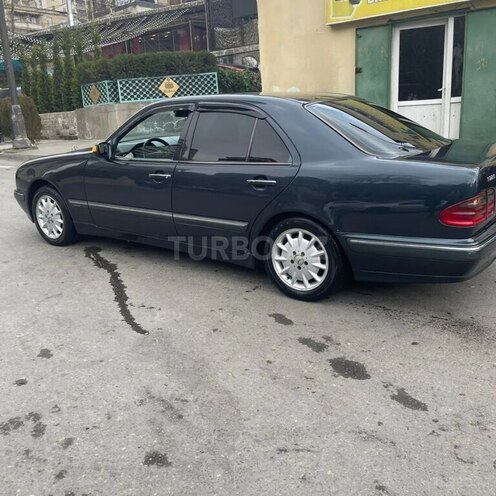 Mercedes E 220 1999, 458,398 km - 2.2 л - Qəbələ