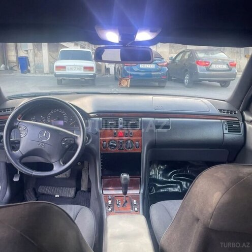 Mercedes E 220 1999, 458,398 km - 2.2 л - Qəbələ