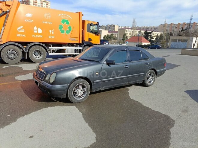 Mercedes E 230 1995, 365,600 km - 2.3 l - Bakı