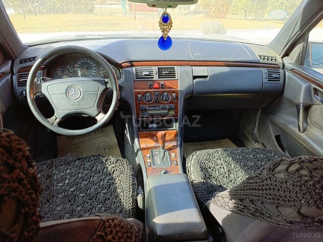 Mercedes E 230 1995, 365,600 km - 2.3 l - Bakı