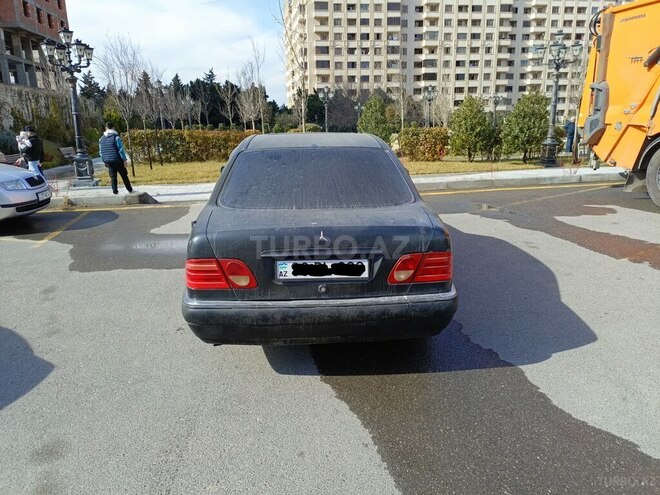 Mercedes E 230 1995, 365,600 km - 2.3 l - Bakı