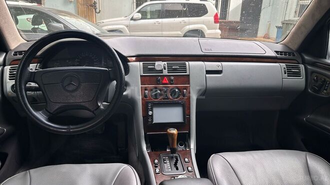 Mercedes E 230 1997, 295,000 km - 2.3 л - Bakı