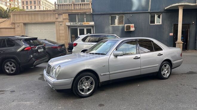 Mercedes E 230 1997, 295,000 km - 2.3 л - Bakı