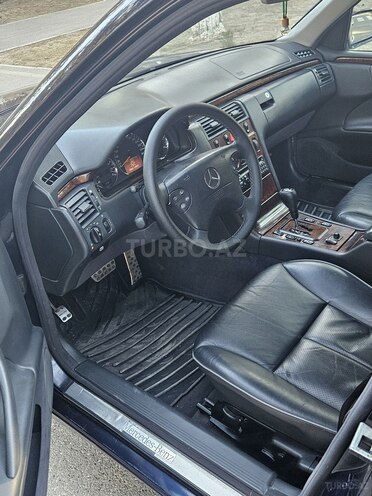 Mercedes E 220 2001, 332,000 km - 2.2 l - Sumqayıt