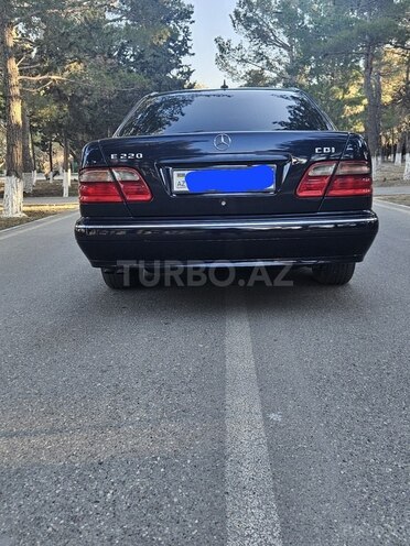 Mercedes E 220 2001, 332,000 km - 2.2 l - Sumqayıt