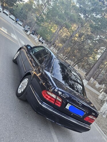 Mercedes E 220 2001, 332,000 km - 2.2 l - Sumqayıt