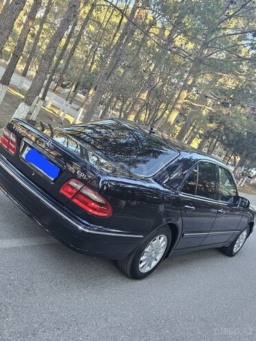 Mercedes E 220 2001, 332,000 km - 2.2 l - Sumqayıt