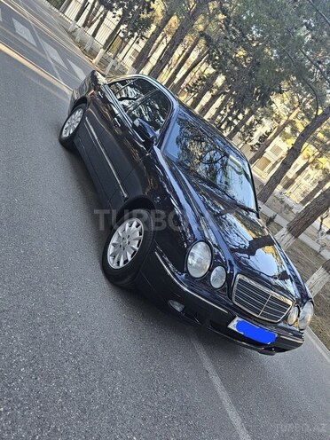 Mercedes E 220 2001, 332,000 km - 2.2 l - Sumqayıt