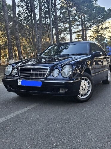 Mercedes E 220 2001, 332,000 km - 2.2 l - Sumqayıt