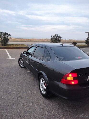 Opel Vectra 1996, 300,000 km - 1.6 l - Sumqayıt