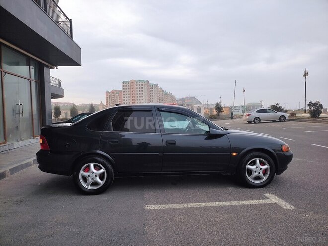 Opel Vectra 1996, 300,000 km - 1.6 l - Sumqayıt