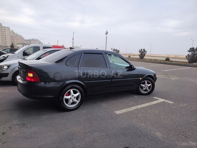Opel Vectra 1996, 300,000 km - 1.6 l - Sumqayıt
