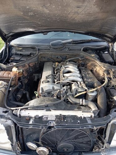 Mercedes E 250 1991, 259,754 km - 2.5 л - Biləsuvar