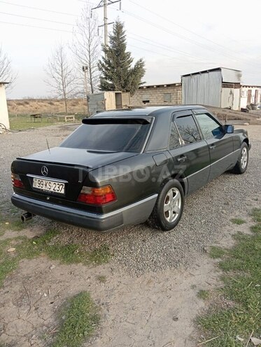 Mercedes E 250 1991, 259,754 km - 2.5 л - Biləsuvar