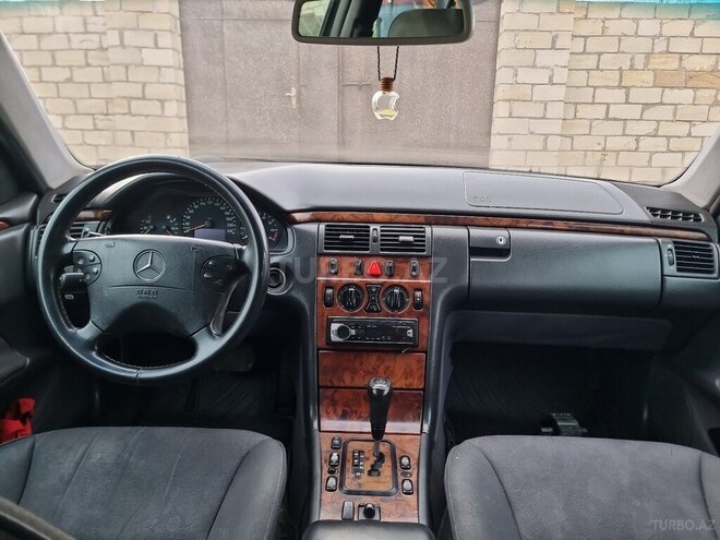 Mercedes E 240 2000, 226,000 km - 2.4 l - Bərdə