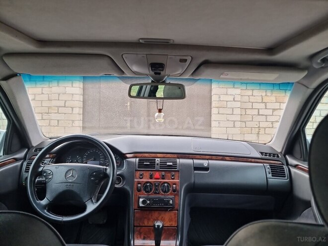 Mercedes E 240 2000, 226,000 km - 2.4 l - Bərdə