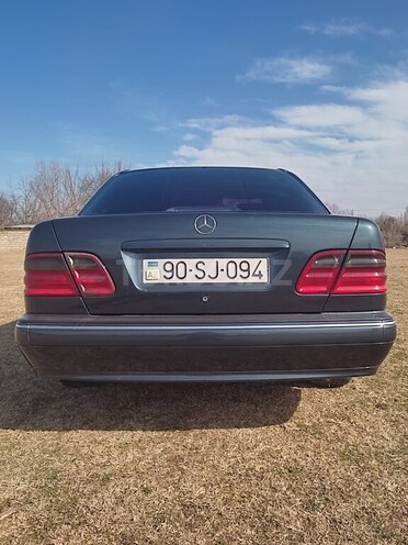 Mercedes E 220 2001, 404,000 km - 2.2 l - Beyləqan