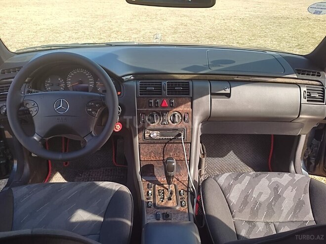 Mercedes E 220 2001, 404,000 km - 2.2 l - Beyləqan