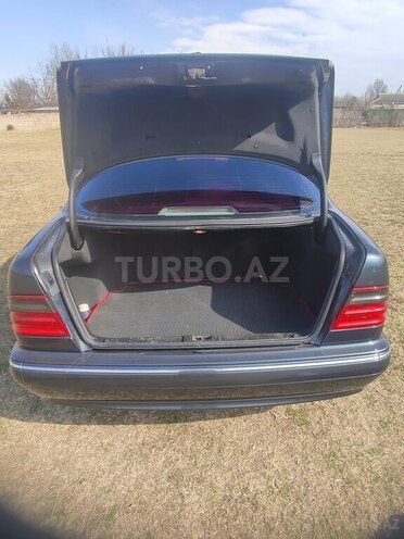 Mercedes E 220 2001, 404,000 km - 2.2 l - Beyləqan