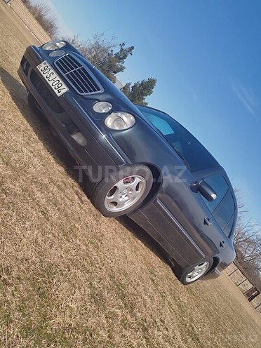 Mercedes E 220 2001, 404,000 km - 2.2 l - Beyləqan