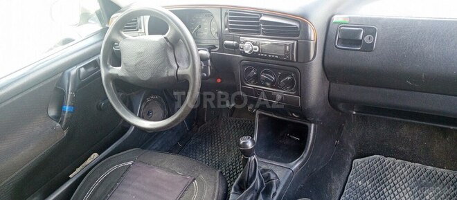 Volkswagen Golf 1993, 365,460 km - 1.6 l - Zaqatala
