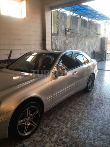 Mercedes C 200 2000, 327,000 km - 2.0 л - Qax