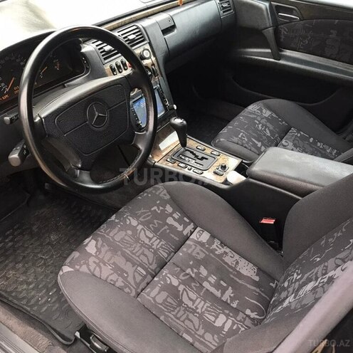 Mercedes E 240 1998, 323,000 km - 2.4 l - Beyləqan