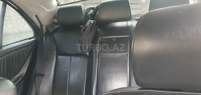 Mercedes E 240 2002, 261,236 km - 2.4 l - Bakı