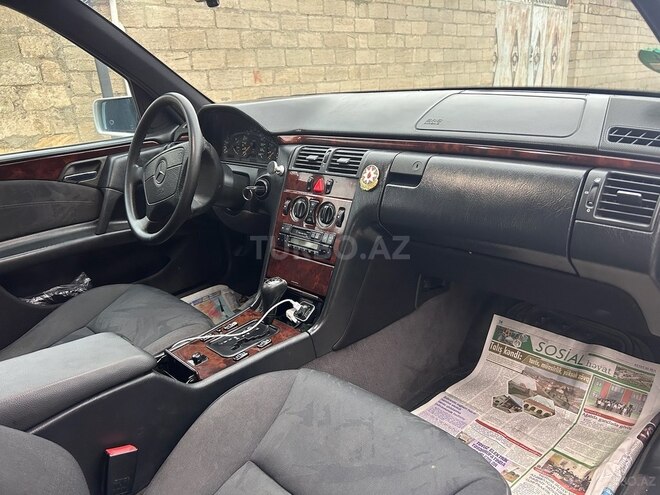 Mercedes E 230 1997, 328,671 km - 2.3 л - Sumqayıt