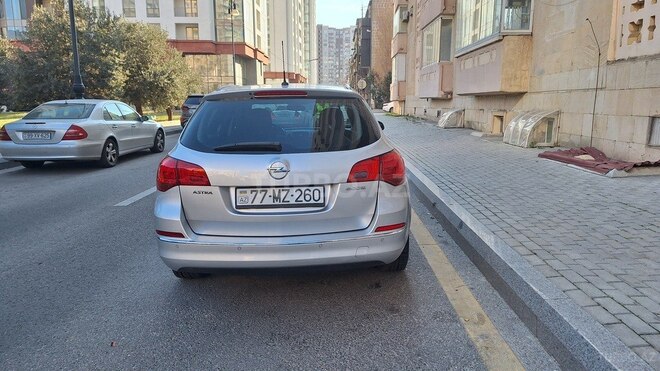 Opel Astra 2015, 195,400 km - 1.6 l - Bakı