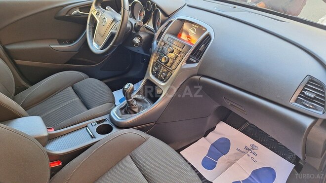 Opel Astra 2015, 195,400 km - 1.6 l - Bakı