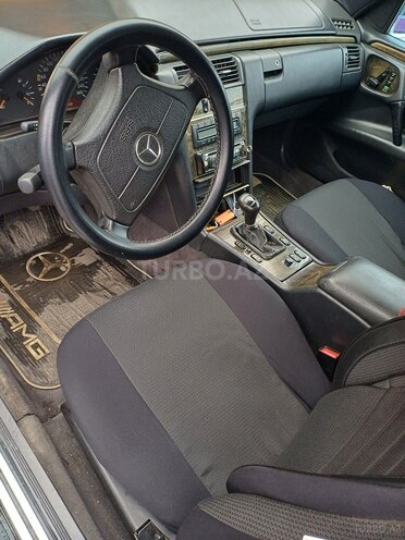 Mercedes E 320 1995, 385,600 km - 3.2 l - Bakı