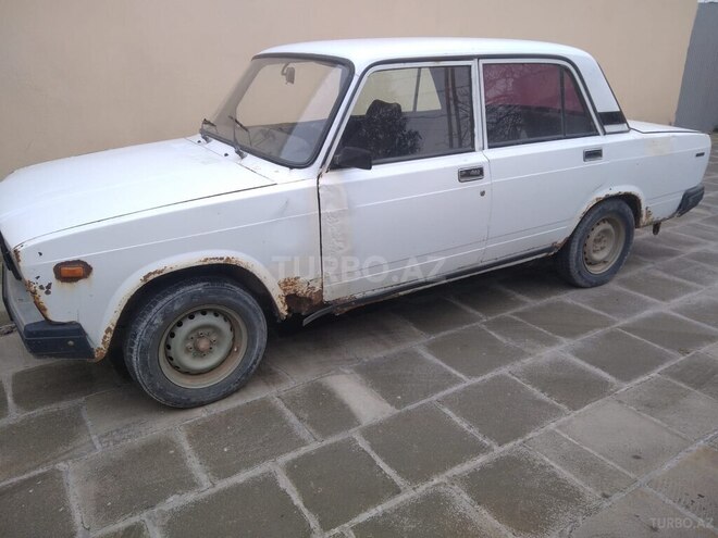 LADA (VAZ) 2107 2001, 90,000 km - 1.6 l - Salyan