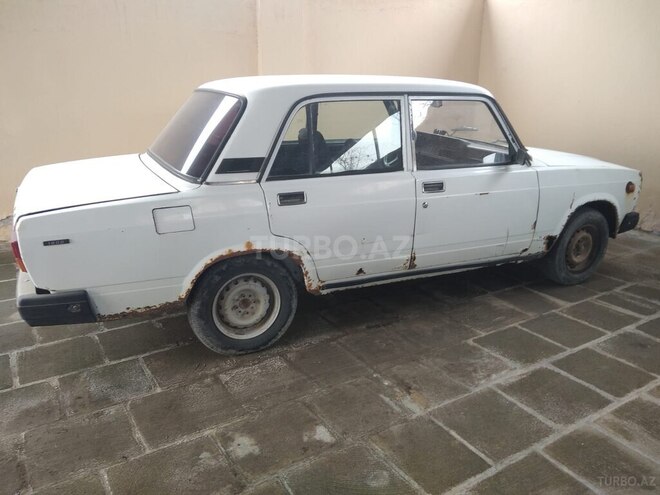 LADA (VAZ) 2107 2001, 90,000 km - 1.6 l - Salyan