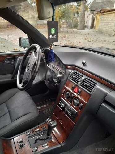 Mercedes E 240 1998, 337,217 km - 2.4 l - Göyçay