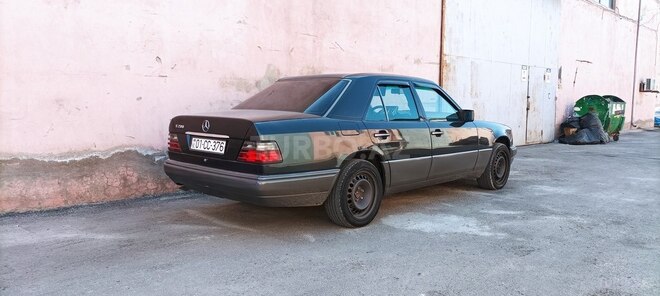 Mercedes E 220 1994, 380,000 km - 2.2 l - Bakı