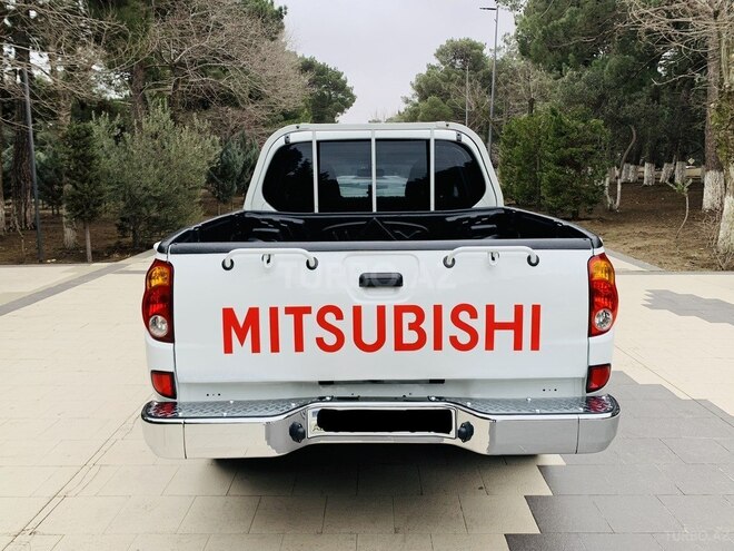 Mitsubishi L200 2013, 185,570 km - 2.5 l - Bakı
