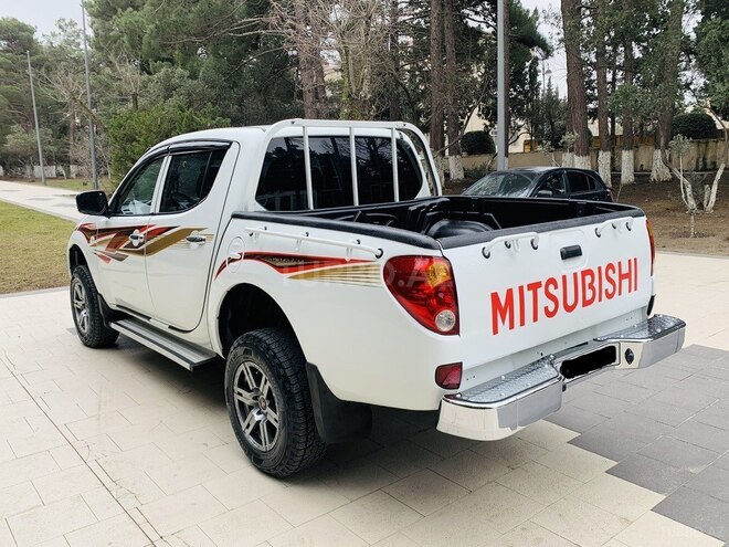 Mitsubishi L200 2013, 185,570 km - 2.5 l - Bakı