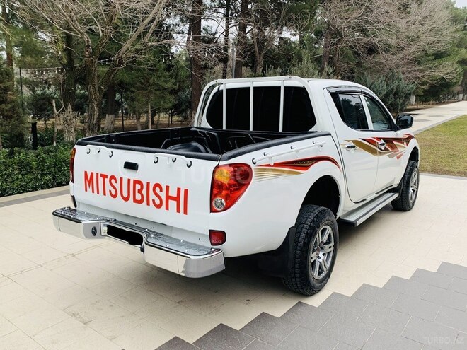 Mitsubishi L200 2013, 185,570 km - 2.5 l - Bakı