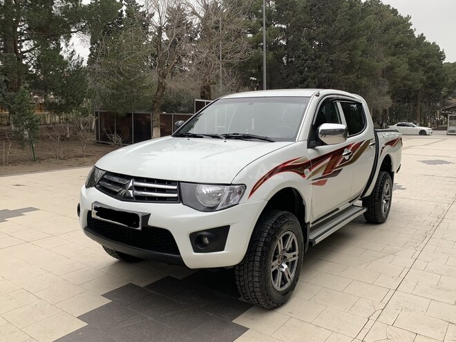 Mitsubishi L200 2013, 185,570 km - 2.5 l - Bakı