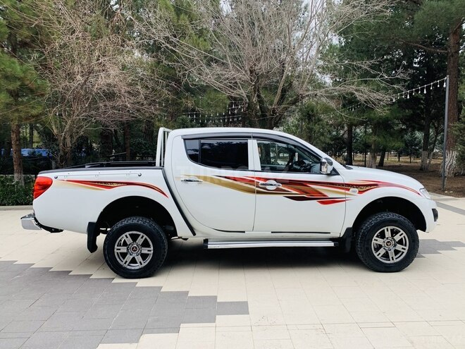 Mitsubishi L200 2013, 185,570 km - 2.5 l - Bakı