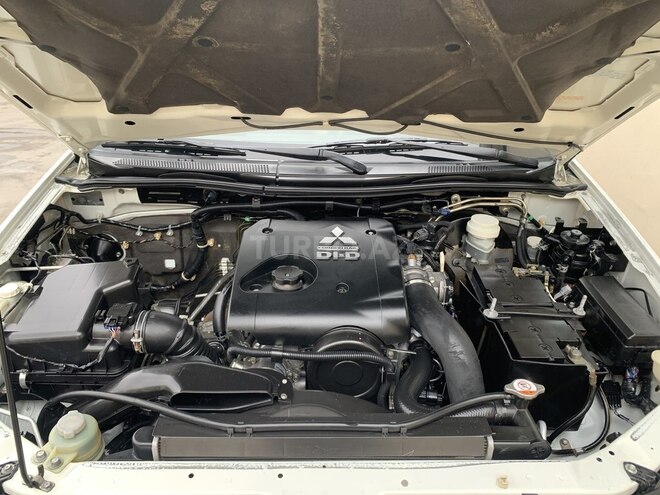 Mitsubishi L200 2013, 185,570 km - 2.5 l - Bakı