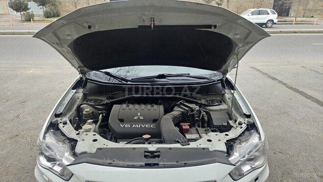 Mitsubishi Outlander 2010, 233,000 km - 3.0 l - Bakı