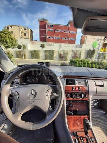 Mercedes E 240 2001, 269,268 km - 2.6 l - Bakı