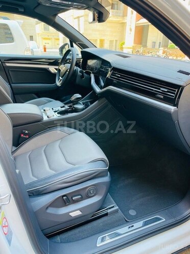 Volkswagen Touareg 2020, 28,000 km - 3.0 l - Bakı